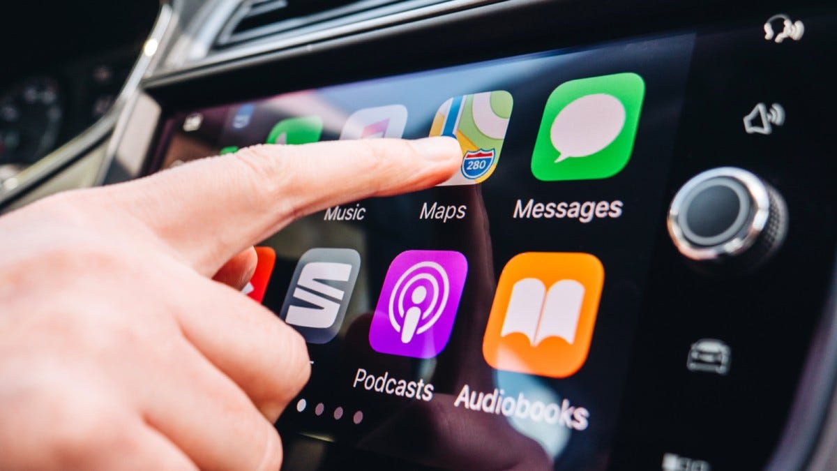 Apple aktuálne v súboji o infotainment prehráva. CarPlay 2.0 bol odložený, zatiaľ čo Android Automotive podpisuje nové dohody s automobilkami.